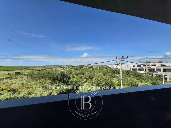 GRAND BAIE – Bright office near amenities – 70 m²