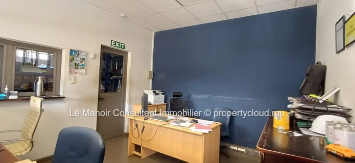 Batiment Industriel avec Bureaux