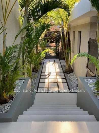 Grand Baie – Élégante villa de 4 ch avec piscine en roche volcanique