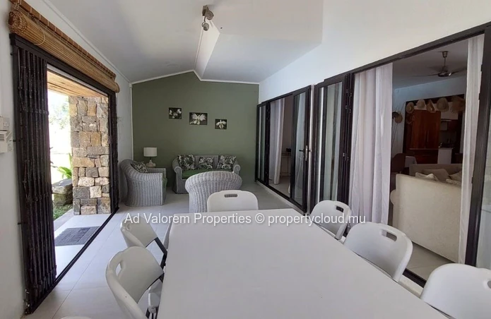 À vendre – Charmant duplex de 2 chambres à Belle Mare – À 5 minutes à pied de la plage