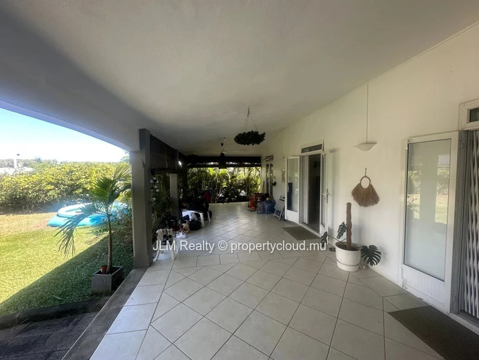 Spacious 4-Bedroom Villa with Large Garden and Terrace, Tamarin, Mauritius