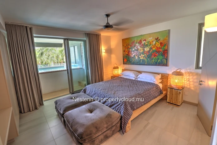 Appartement moderne de 3 chambres avec piscine privée et un accès direct plage 
