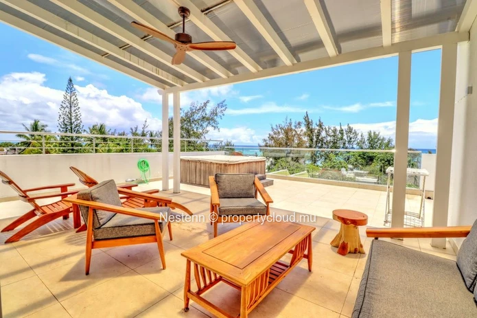 Spacious 3 bedroom penthouse with sea views.
