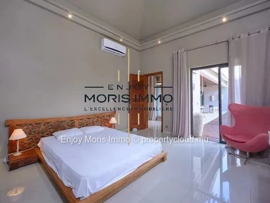 Villa contemporaine 4 chambres + bureau– Grand Baie | 330 m² | Piscine privée | Villa meublée