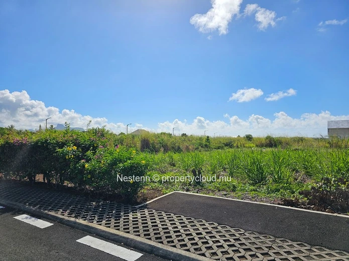 780.7 m² / 18.5 perches plot in secure gated estate