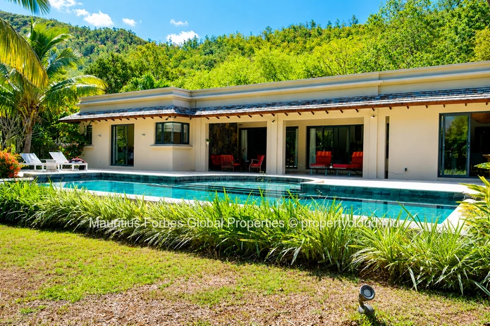 Nature, Sérénité & Art de Vivre | Villa Contemporaine à Rivière Noire