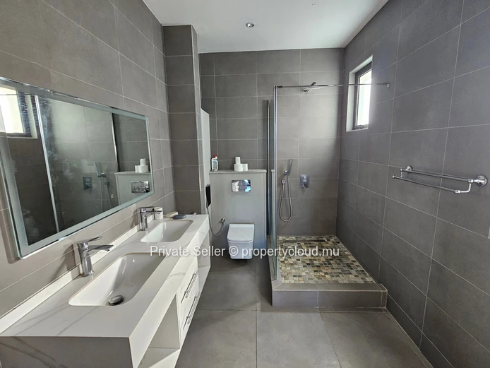 3-Bedroom Penthouse with Private Rooftop & Sea/Mountain Views – Les Voiles, Grand Baie/Pereybere
