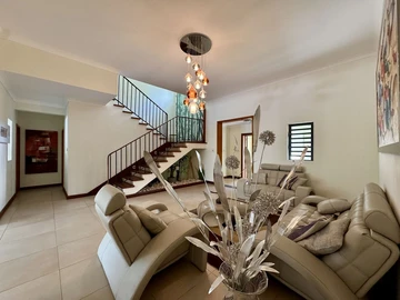 8 Bedroom Villa