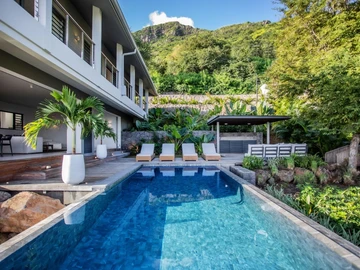 5 Bedroom Villa