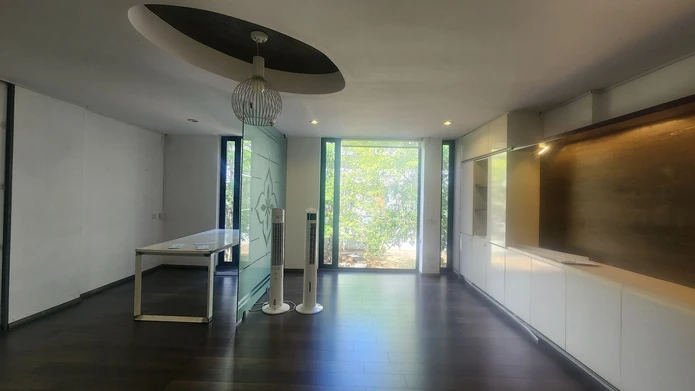 Espace de bureau à louer à Ebène avec 34m² d'espace de travail moderne