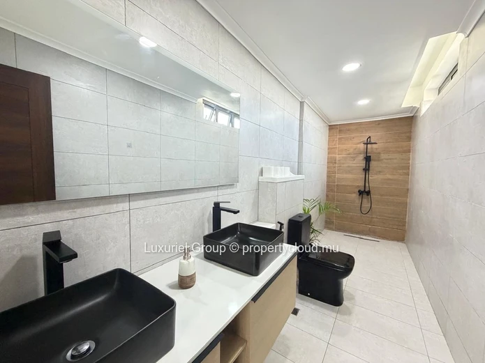 Beautiful Penthouse For Rent In Grand Baie – Stunning Views & Private Rooftop Pool