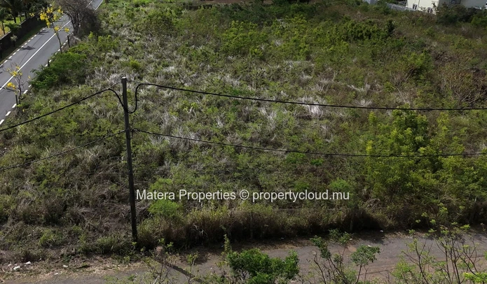 Terrain résidentiel de premier choix à Calodyne avec 4 465m² m2 (1 Arpent 05)