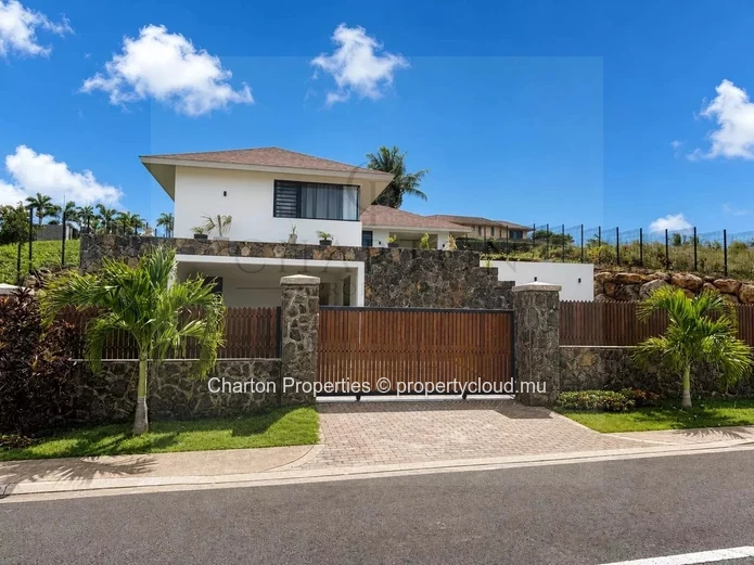 Villa contemporaine neuve avec piscine et vue panoramique exceptionnelle à Belle Vue Harel