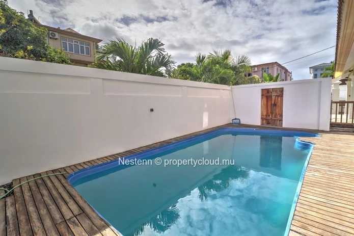 Appartement 3 Chambres avec Beau Jardin Paysager & Piscine