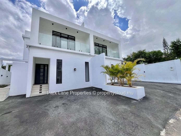 Modern 4-Bedroom Duplex for Sale in Floréal