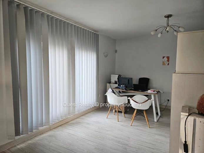 Villa 3 Chambres avec Piscine Privée & Jardin – Albion