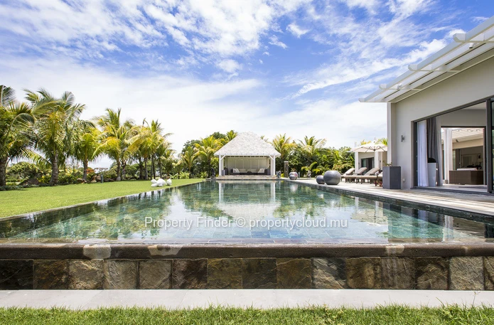 Luxurious 4-Bedroom Villa with Stunning Golf Course Views