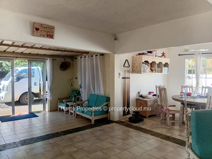 BELLE MAISON MEUBLÉE AVEC PISCINE À VENDRE À Roches Noires Village