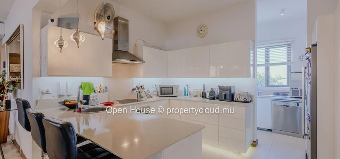 Pereybère # accès privé et vue mer # Penthouse de 359 m2  avec piscine privée et 3 chambres en suite # prix 1.700.000$