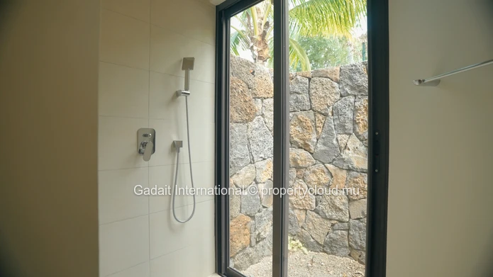 Luxurious Villa for Sale - Cap Tropical 2, Mauritius - Elegance and Investment Opportunity