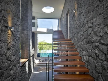 5 Bedroom Villa