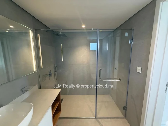 À louer : Appartement meublé de 3 chambres avec terrasse et piscine à Péreybère, Île Maurice