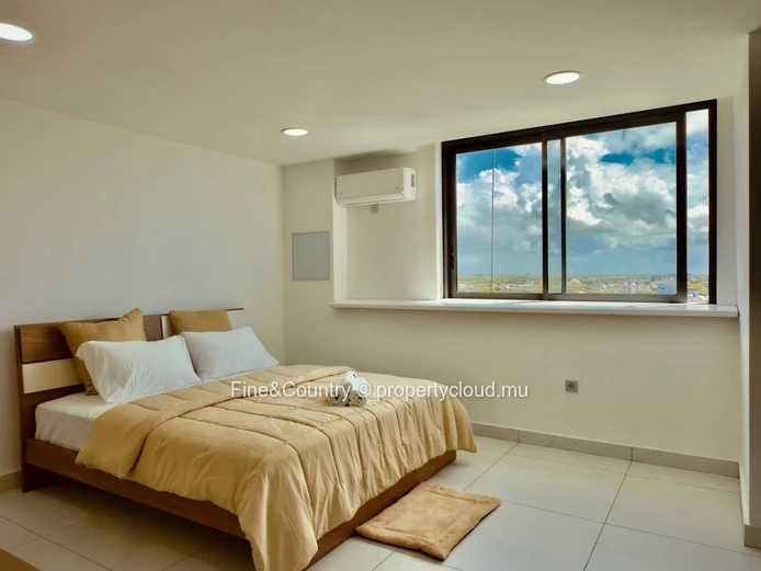 For Sale – Penthouse with Private Pool & Rooftop