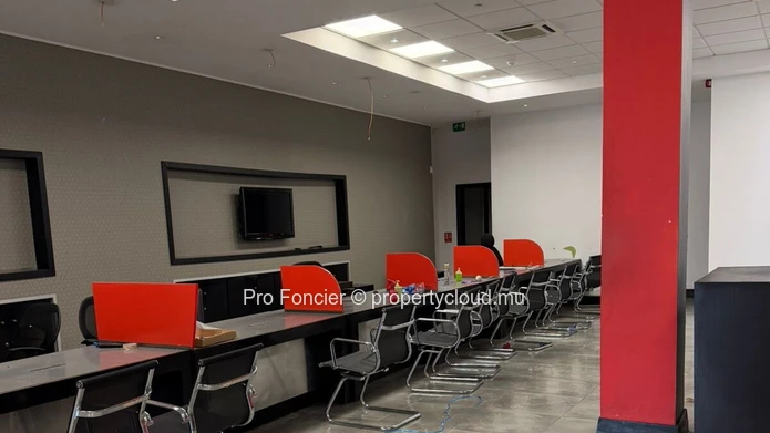 Office for rent in Quatre-Bornes - A strategic and highly visible location 