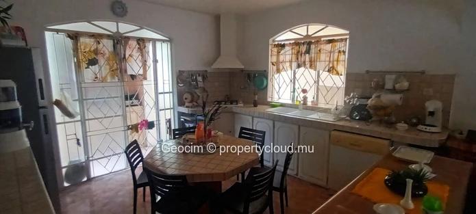 Rivière Noire La Preneuse unfurnished 3 bedroom house. Terrace. Swimmingpool. Garage. Plot of land 310 sqm. (Sole Mandate)