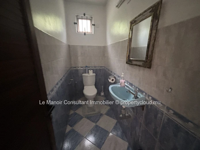 Villa 5 chambres à vendre à Flic en Flac avec jardin
