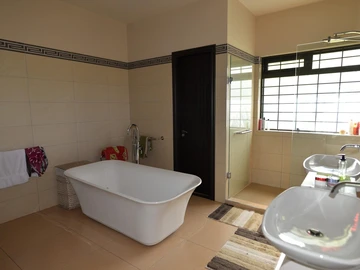6 Bedroom Townhouse, Duplex