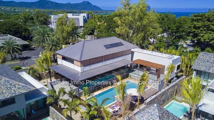 3-bedroom villa in an estate between the sea and the mountains in Black River - Mauritius
