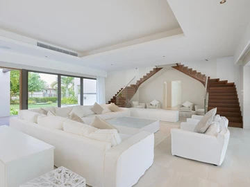 5 Bedroom Villa