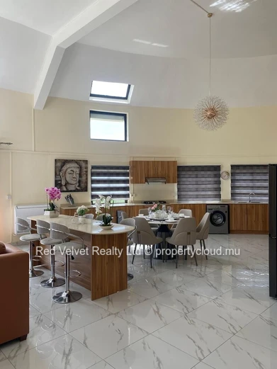 Penthouse de luxe 4 chambres avec vue sur l'océan et grande terrasse – Flic en Flac | Rs 80,000