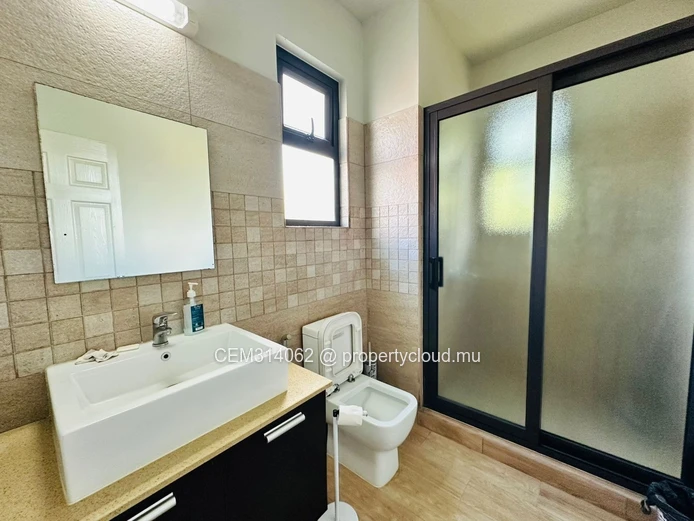 Cozy 2-Bedroom Apartment in the Heart of Trou-aux-Biches
