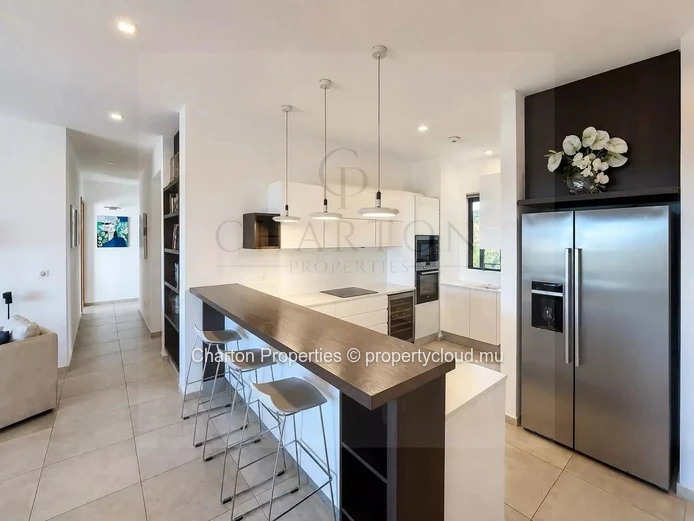 Luxury 3-bedroom en suite apartment with access to the facilities of a private estate