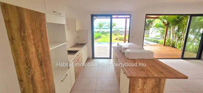 This stunning unfurnished beachfront villa of 300 m² nestled within an intimate and secure residence