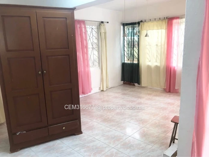 4 Bedrooms House with 2-Bedroom Studio for Sale – Quatre-Bornes 