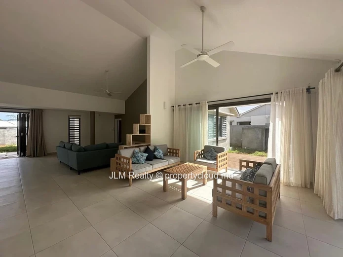 For Rent : Spacious Villa with Private Pool and Mountain View in Tamarin, Mauritius