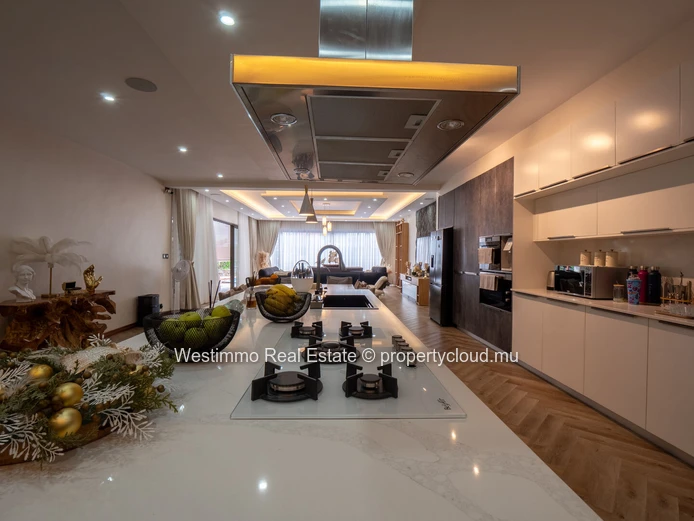 Villa d'exception de 433 m² à vendre à Beau Vallon, proche de Blue Bay