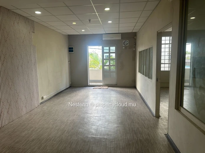 Commercial space on the coastal road 