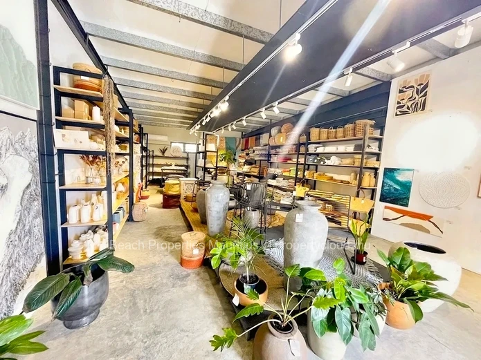 Bâtiment à louer à Tamarin, Ouest, 75m² avec vue montagne et commodités haut de gamme