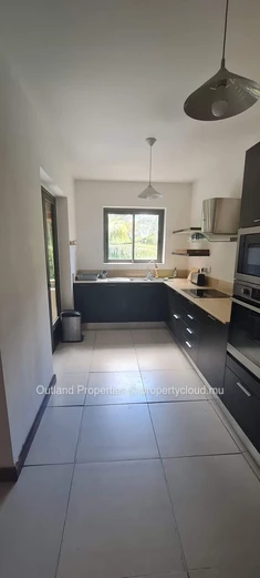 Central 2 bedroom apartment with swimming pool