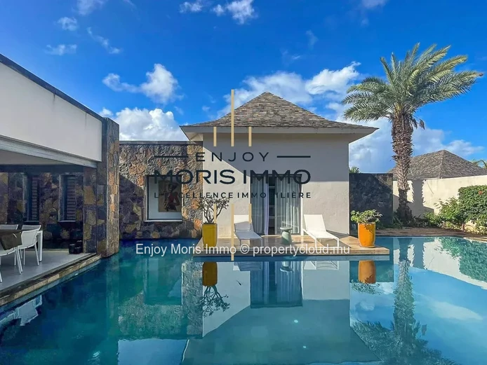 Luxury villa with pool for rent in Grand Baie – Mauritius | 420 m² | 4 en suite bedrooms | Long-term rental
