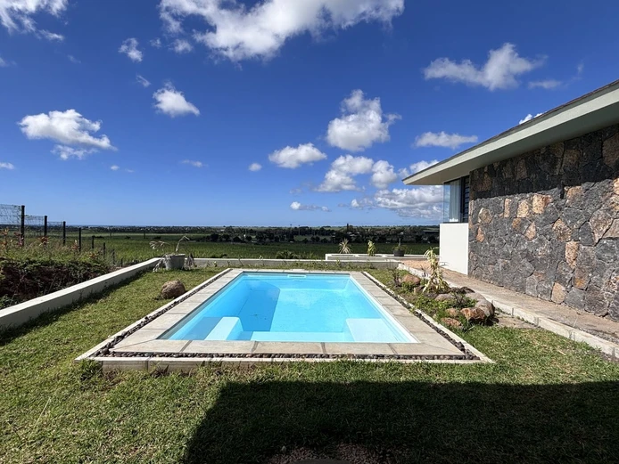 Hillside - Maison neuve de 3 chambres avec piscine