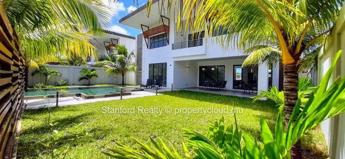Luxury 4-Bedroom Villa for Rent in a Prestigious Resort Estate - Grand Baie