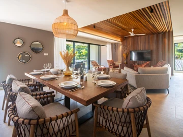 Expertly interior designed, a fabulous fully furnished modern villa ready to move.