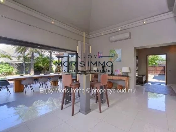 Villa contemporaine 4 chambres + bureau– Grand Baie | 330 m² | Piscine privée | Villa meublée