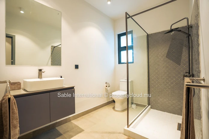 Appartement Tamarin, Rivière Noire - Black River, 180m², 3 chambres, piscine privée, meublé, proche commodités.