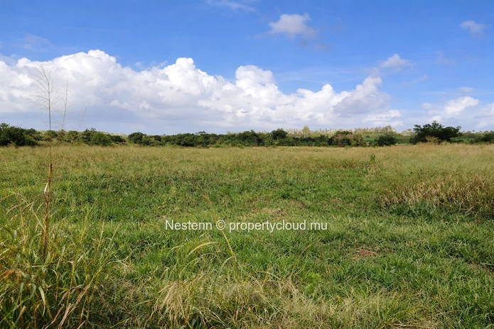 Ideally located, this 8,221 m² (194 perches) agricultural land